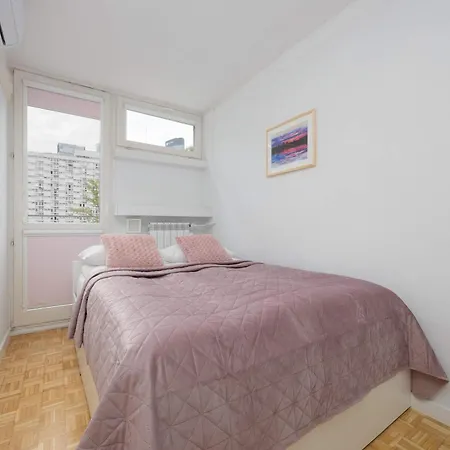 Grzybowska Dla 7 Osob 2 Sypialnie By Renters Apartment Warschau