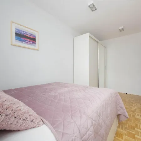 Lägenhet Grzybowska Dla 7 Osob 2 Sypialnie By Renters *